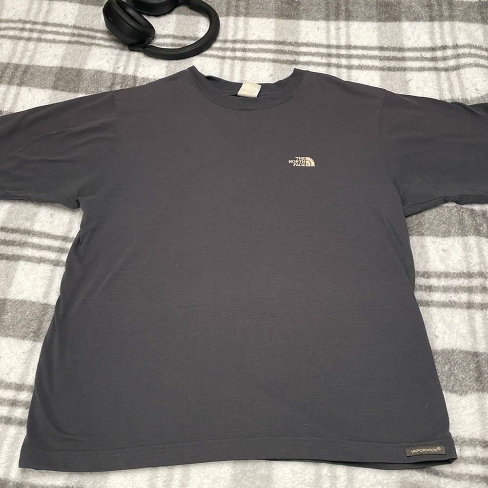 Selling north face t shirt VINTAGE mint condition